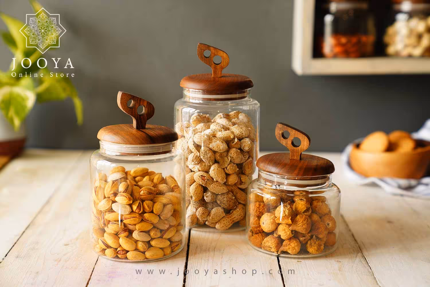 بانکه شیشه ای درب چوبی طرح هیچ