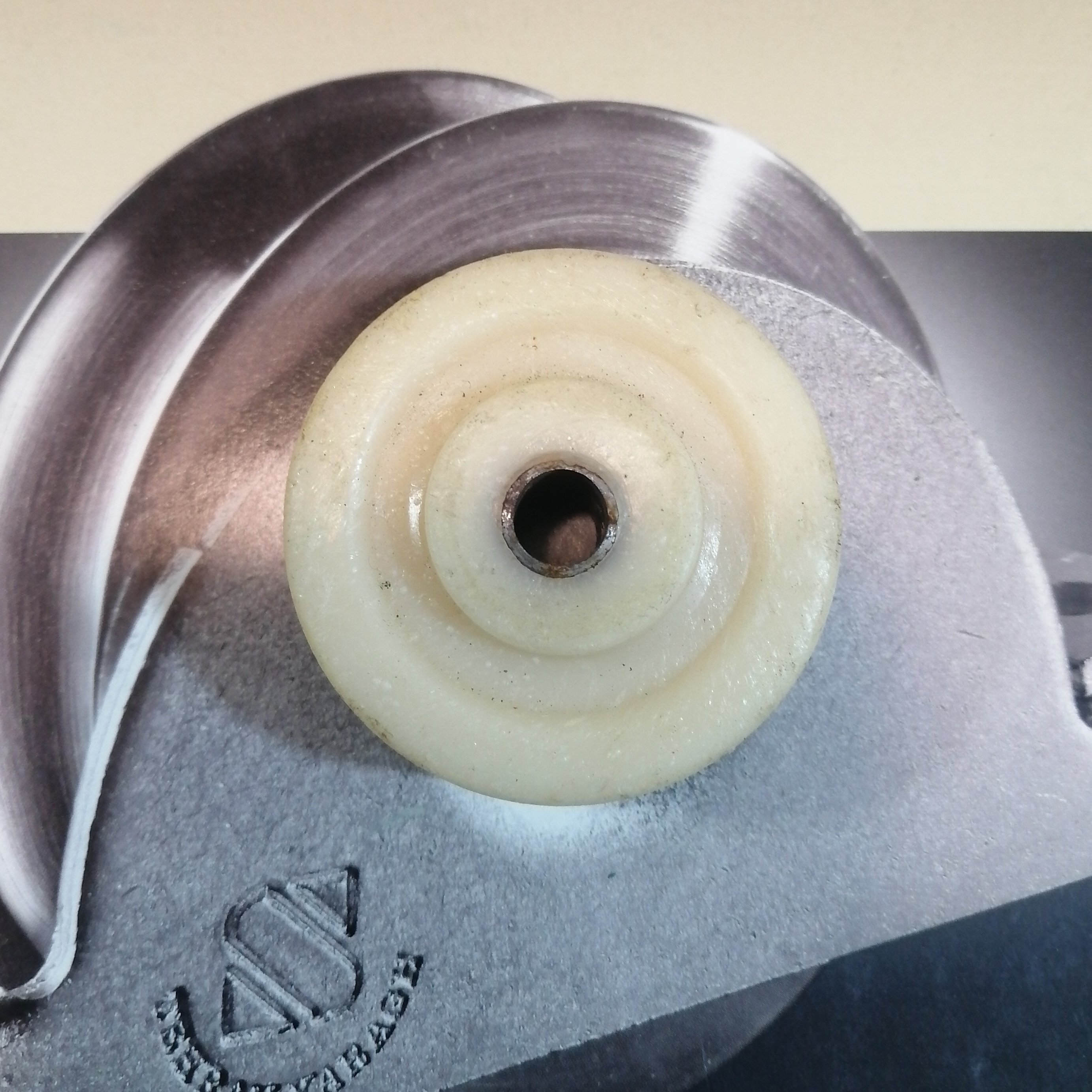 چرخ تکی 5سانت تفلون