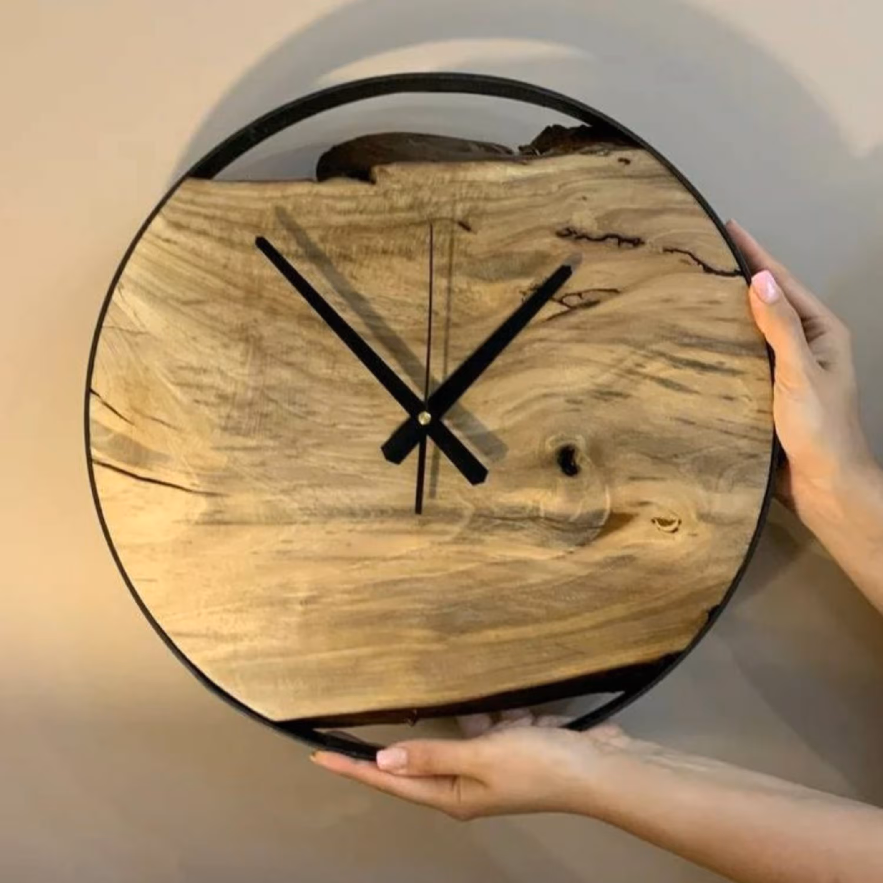 ساعت دیواری رستیک چوب گردو