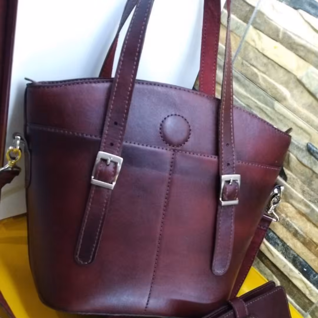 کیف دوشی زنانه چرم طبیعی دست دوز کد437
