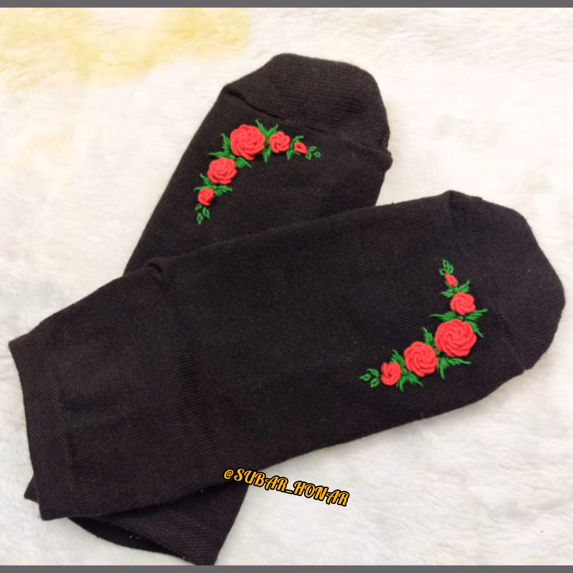 جوراب و روفرشی گلدوزی شده