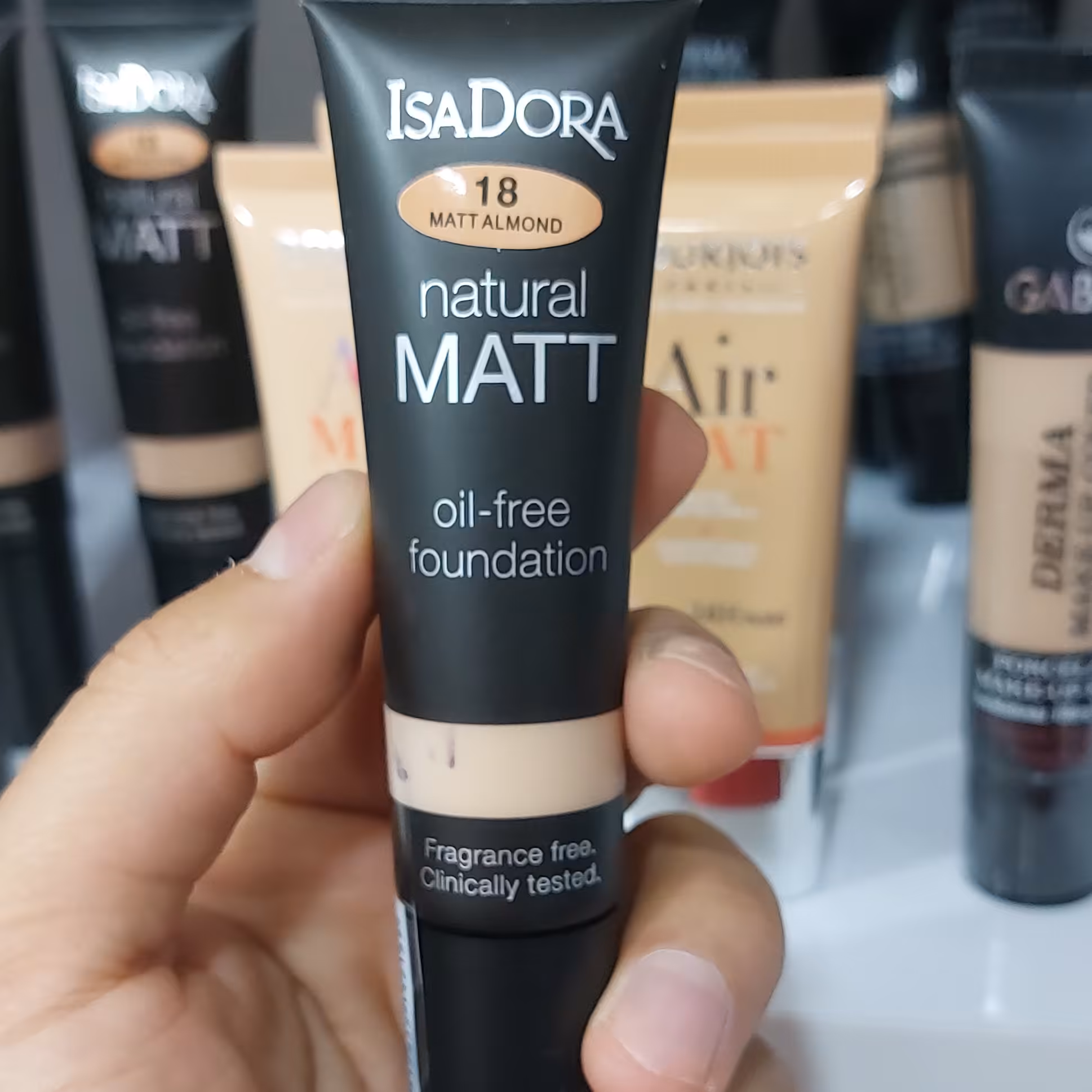 کرم پودر ایزادورا نچرال مت 35 میل شماره 18