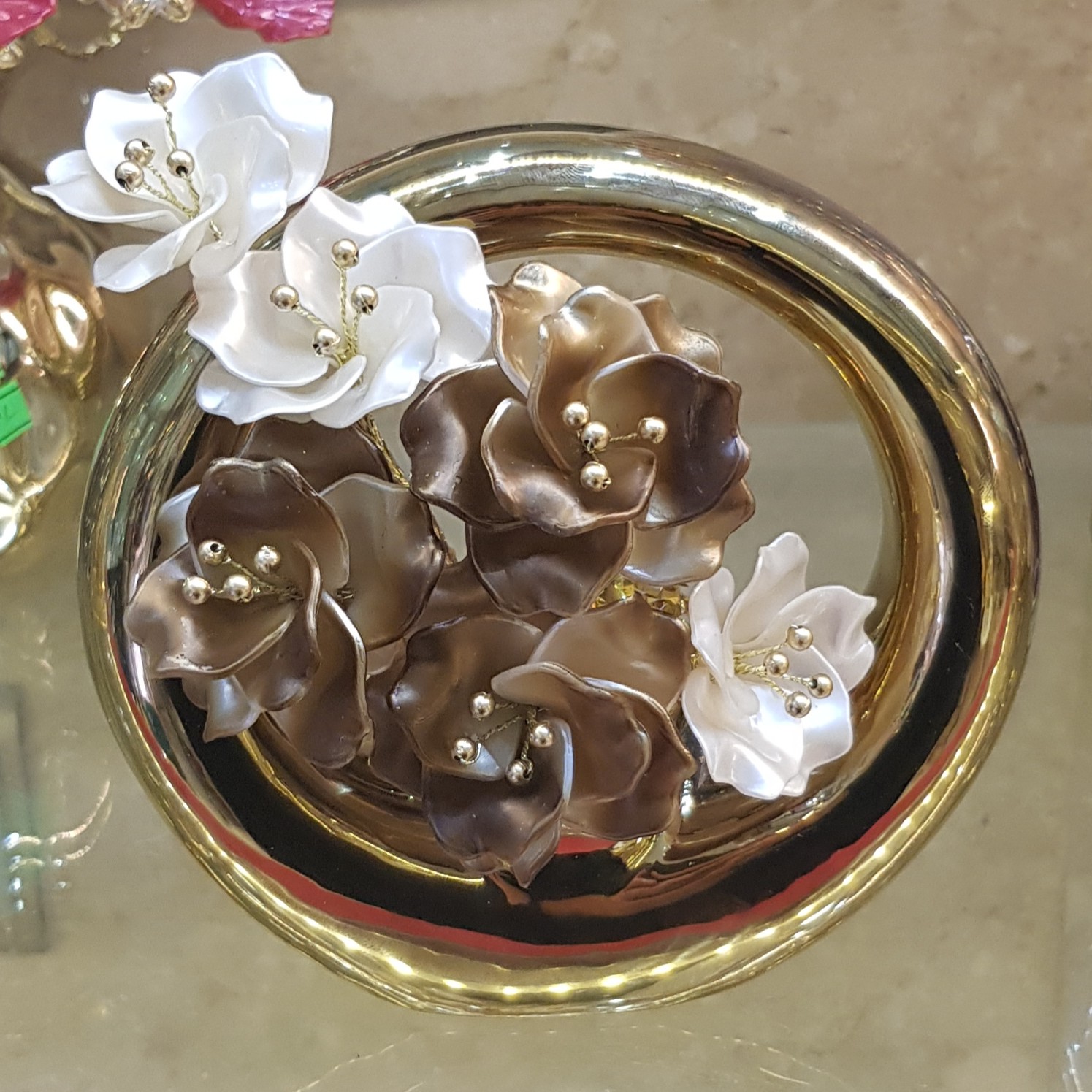 گلدان حلقه ای با گل های کریستالی