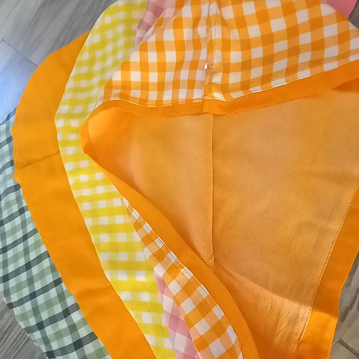 کلاه حمام.وزن 120گرم در رنگبندی متفاوت دولایه به همراه کش ودکمه