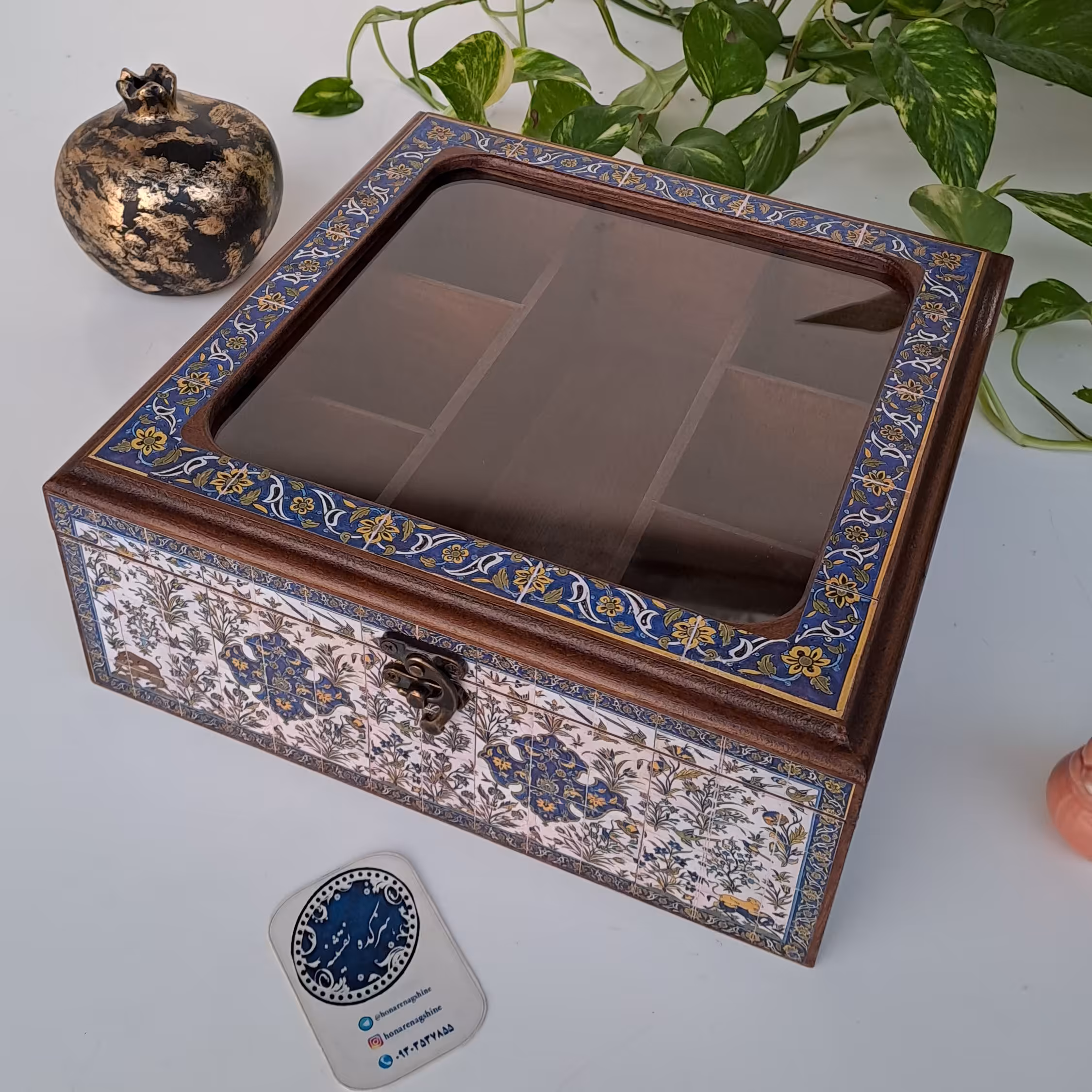 جعبه دمنوش درشیشه ای 25در25در10 هفت قسمتی با تکنیک دکوپاژ کد طرح 136