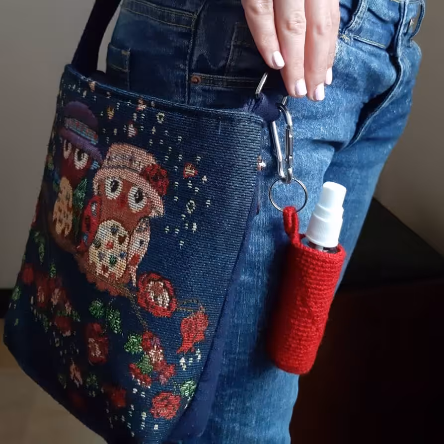 کیف آویز اسپری ضد عفونی کننده دست قلاب بافی به همراه قوطی