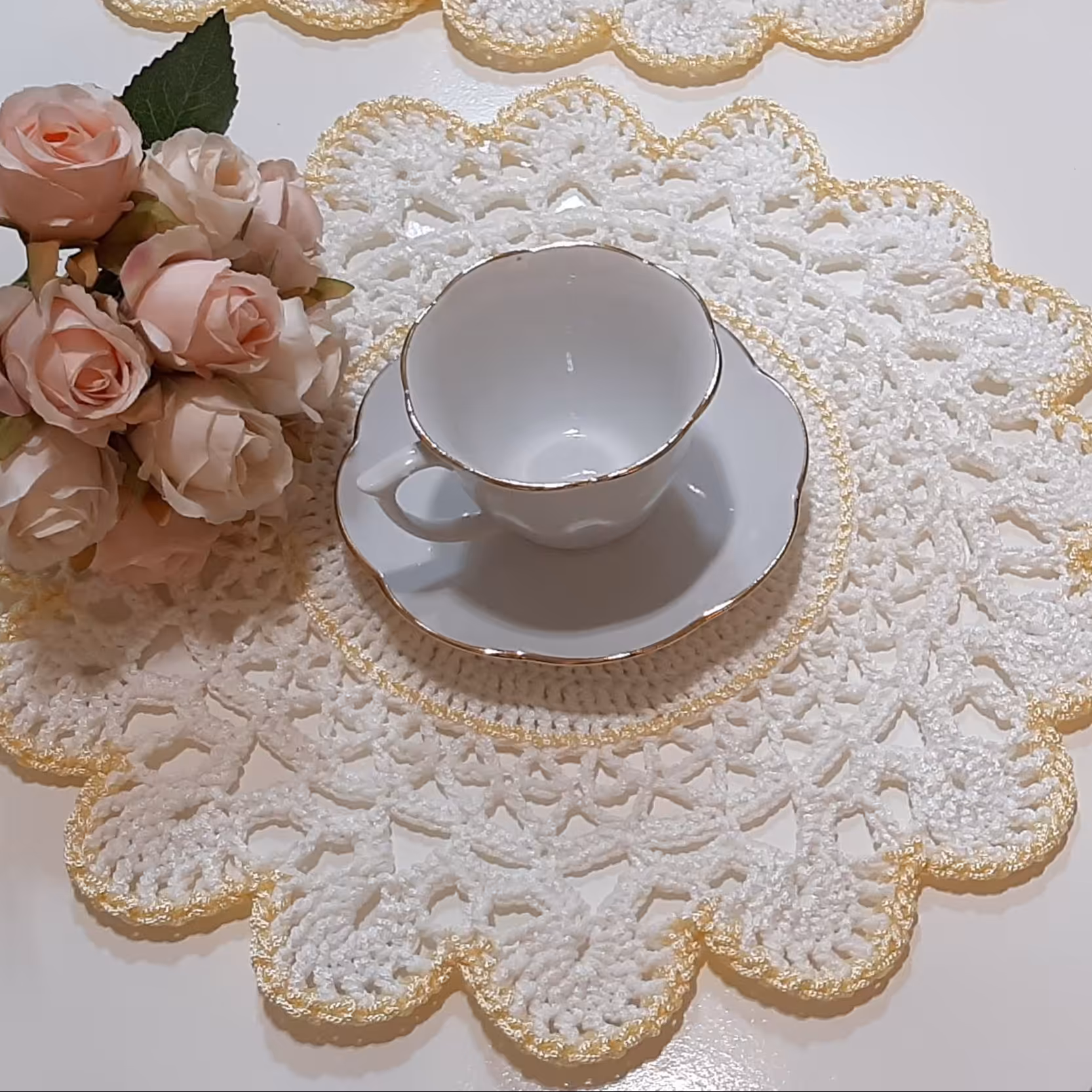 زیربشقابی لبه طلایی