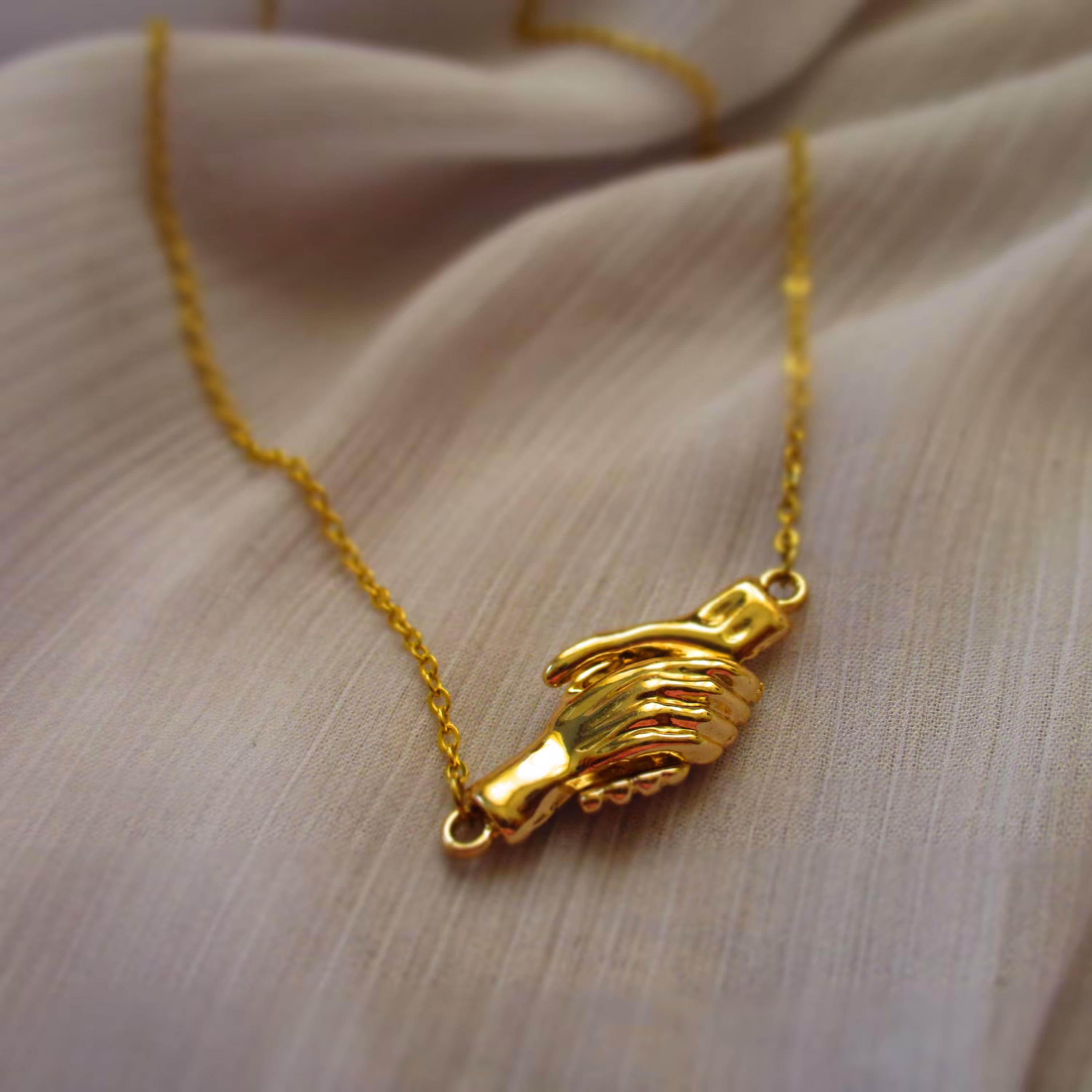  گردنبند دوستی بسیار با کیفیت، ضد حساسیت و  بسیار پر طرفدار 

قیمت با احترام 135 تومن