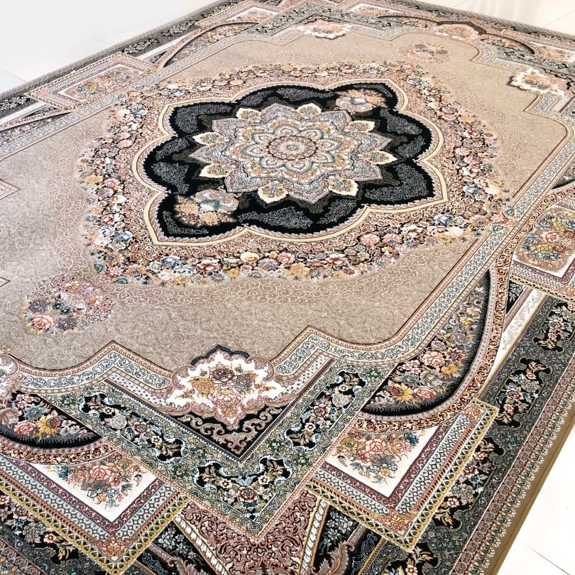 فرش ماشینی طرح باغ معلق در اندازه 6 متر 700 شانه با تراکم 2550