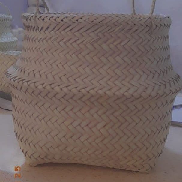 سبد حصیری خمره ای خیلی بزرگ ( قطر دهانه و ارتفاع گلدان حصیری حدود 33 سانت)