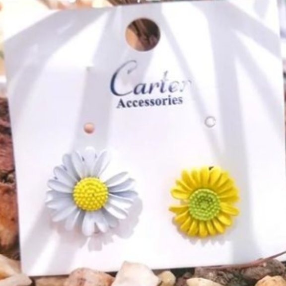 گوشواره میخ نقره طرح بابونهQR340