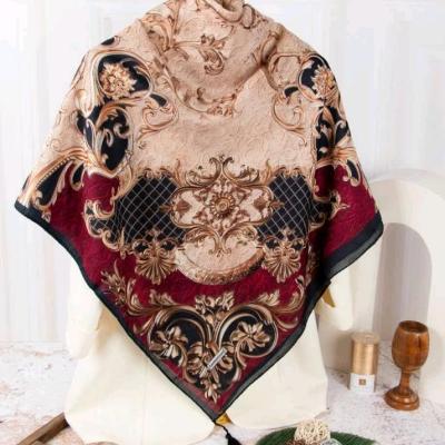 روسری نخی چهارفصل طرح سلطنتی کرم زرشکی