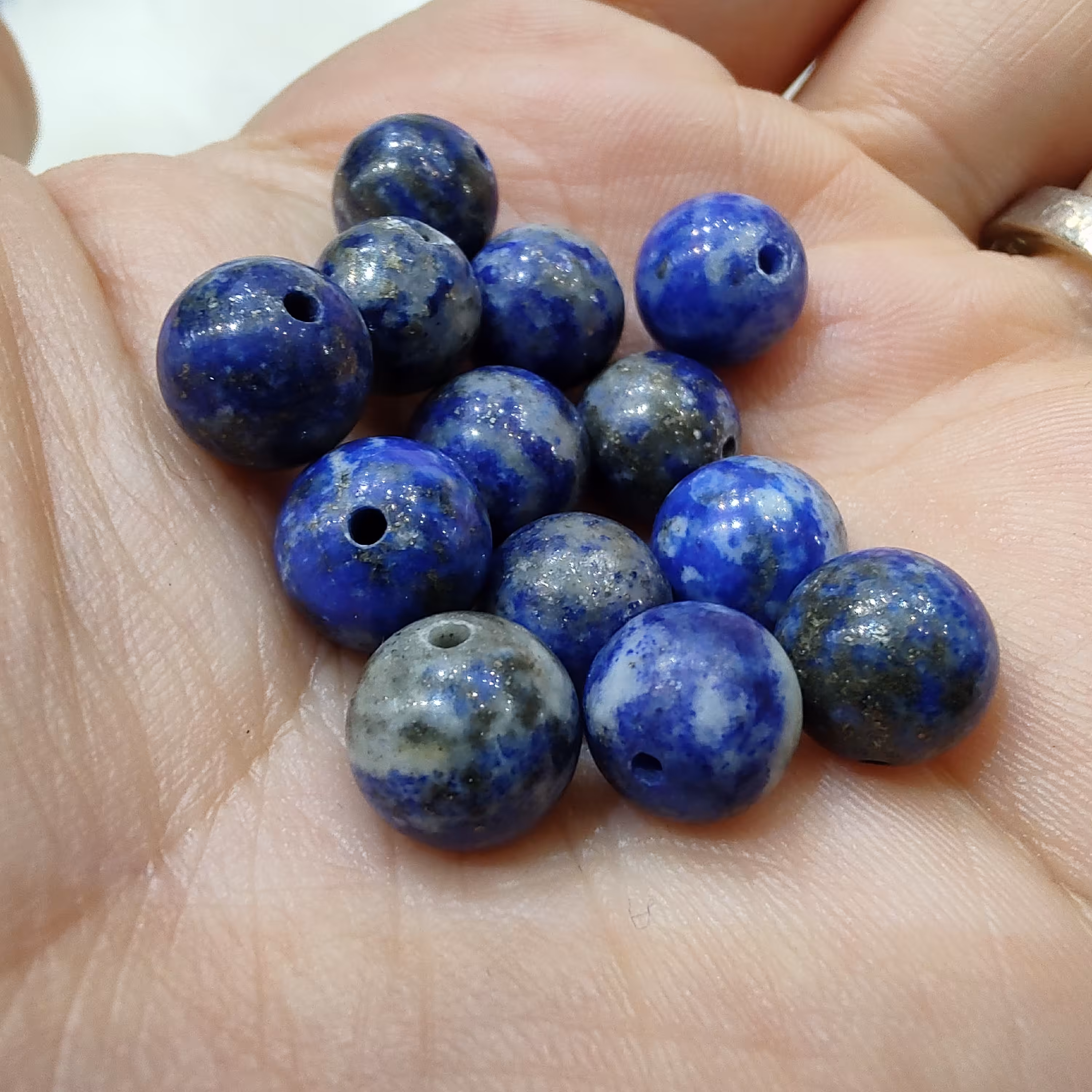 مهره سنگ لاجورد وارداتی  افغان طبیعی و جلای طبیعی  تراش ساده سایز 8میل بهترین کیفیت و مناسب ترین قیمت  کد 01