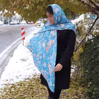 روسری  نخی کشمیر قواره 135 گل گلی با زمینه آبی بانو 