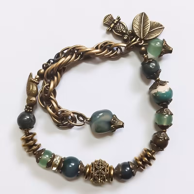 دستبند سنگی مدل هلیا ساخته شده از سنگ های پرانرژی و ارگانیک  