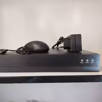 دستگاه DVR چهار کانال AHD پنج مگاپیکسل هایسیلیکون با قابلیت انتقال تصویر بر روی گوشی موبایل و 2سال گارانتی