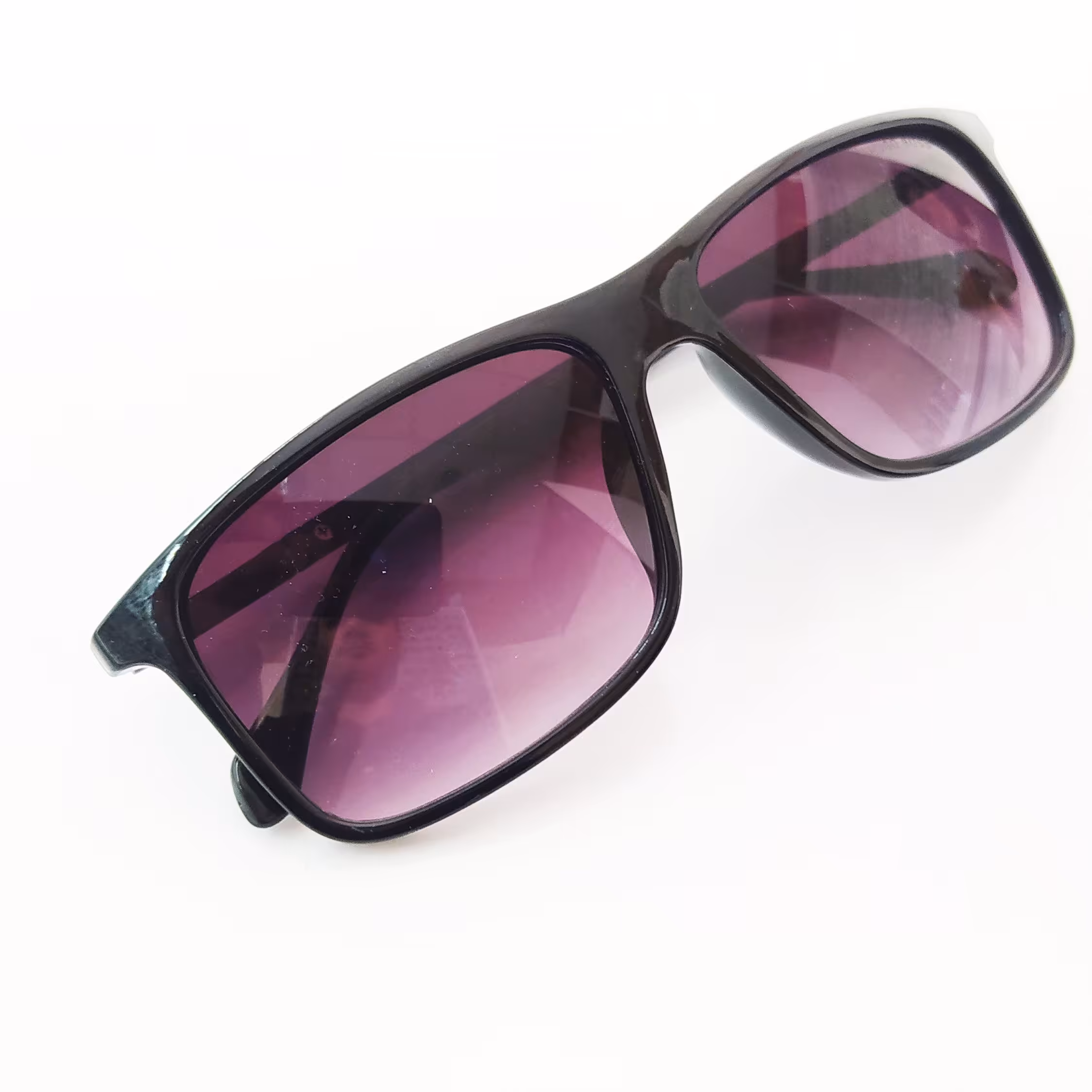 عینک آفتابی مردانه اسپرت جنسیت فریم تمام قاب کائوچو و فلزی 
جنسیت عدسی پلاستیک uy 400 هایلایت سایه روشن