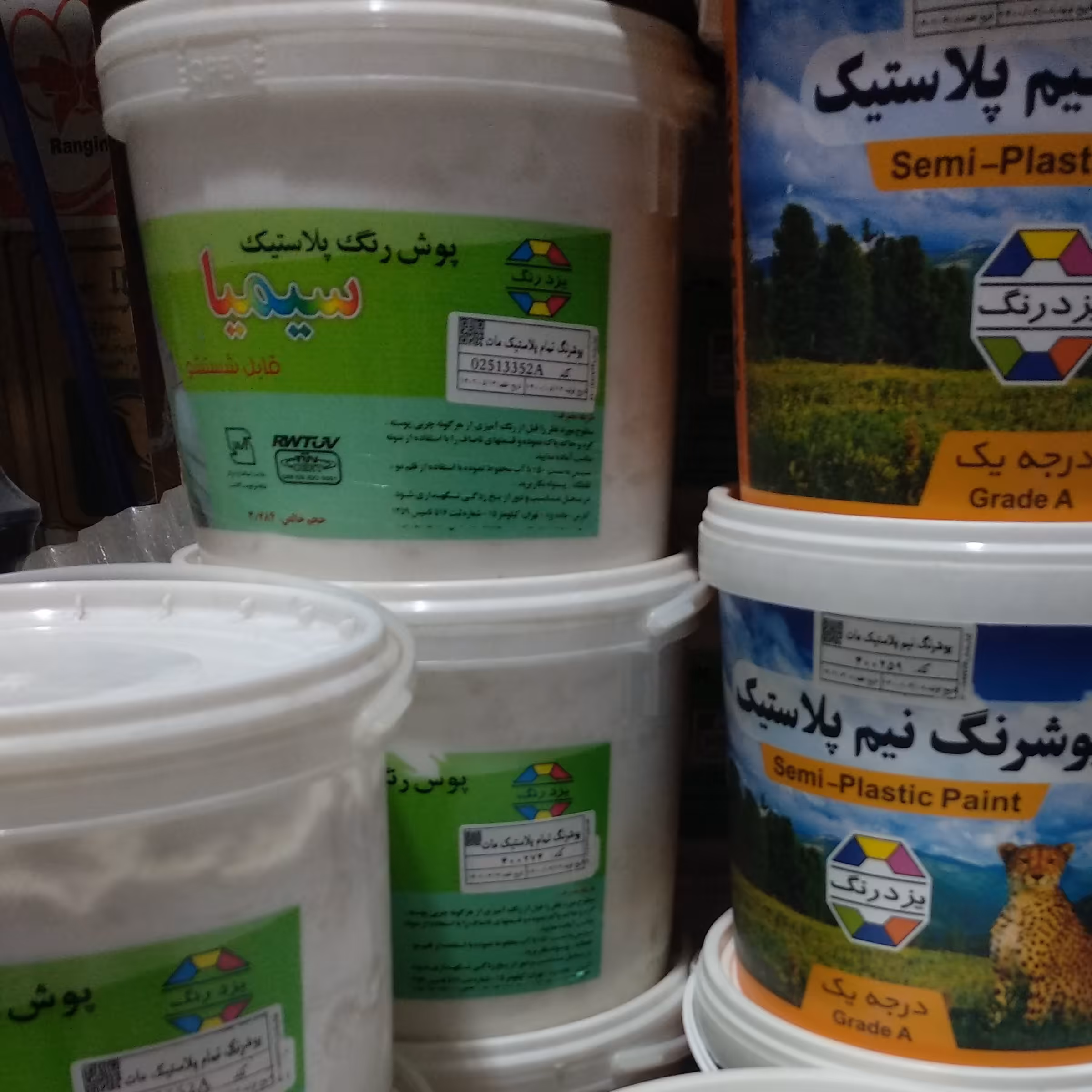 رنگ نیم پلاستیک سیمیا یزد رنگ درجه یک
