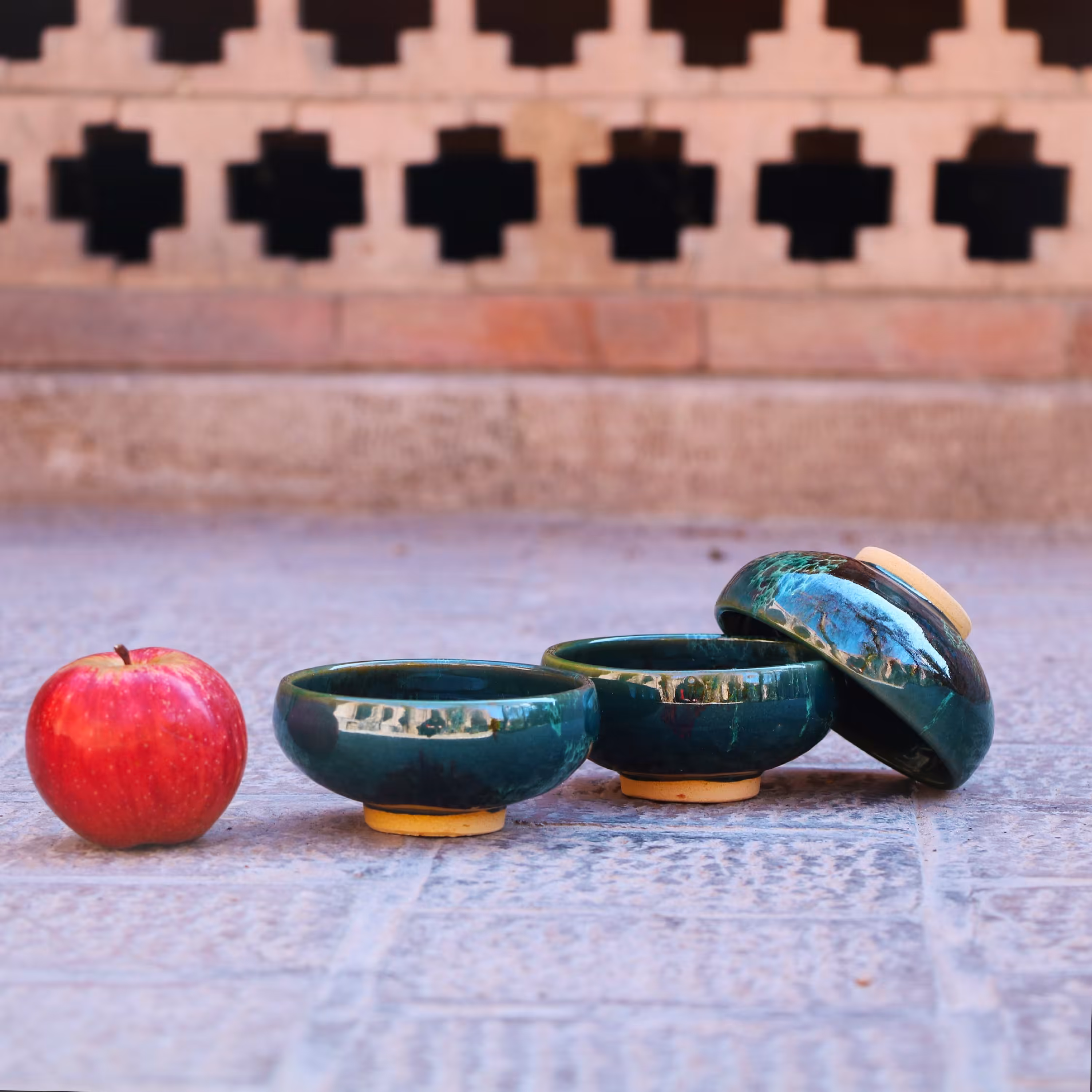 کاسه  سالادخوری  (سایز  دو )سفالی با لعاب قلیایی بی ضرر  ( یک عدد ) 