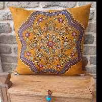 کوسن پته دوزی ابعاد 45در45سانت خردلی رنگ