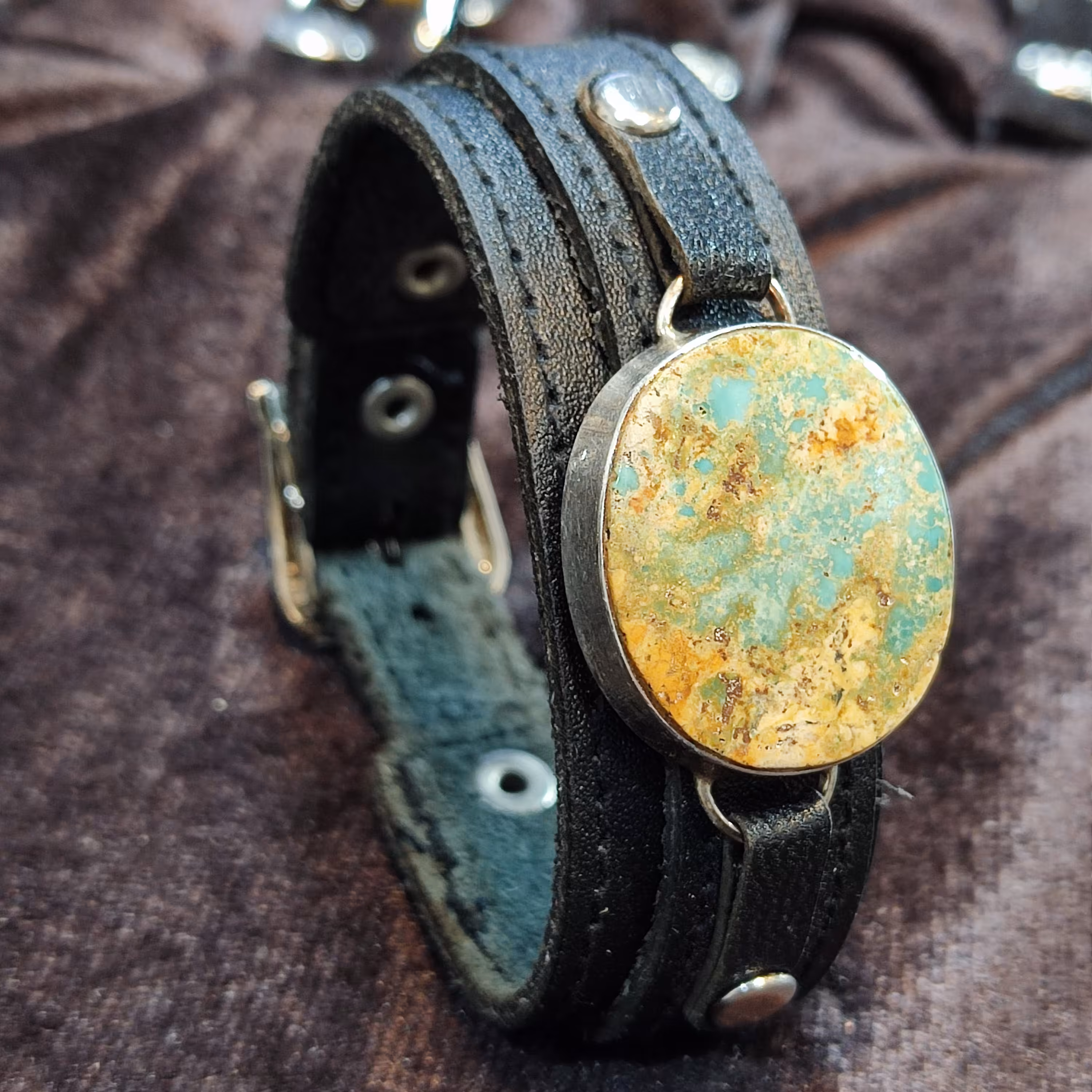 دستبند چرم گاو با نگین فیروزه