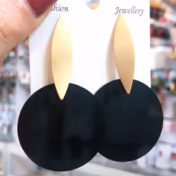 گوشواره اسپرت رنگ مشکی در پنج طرح