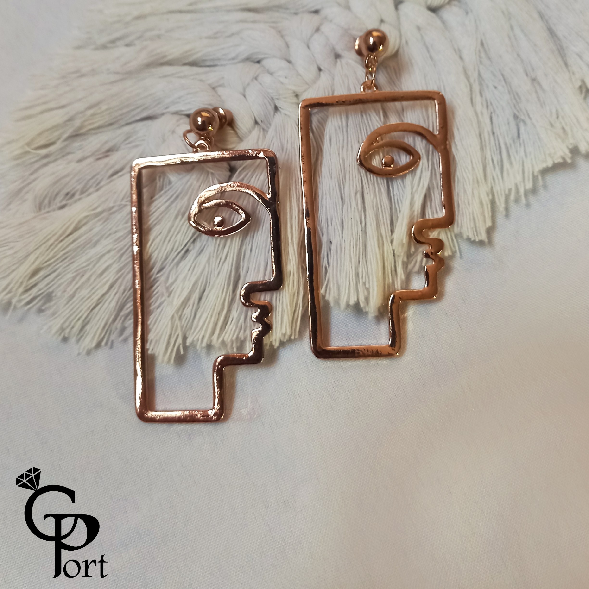 گوشواره طرح چهره مینیمال برند زارا