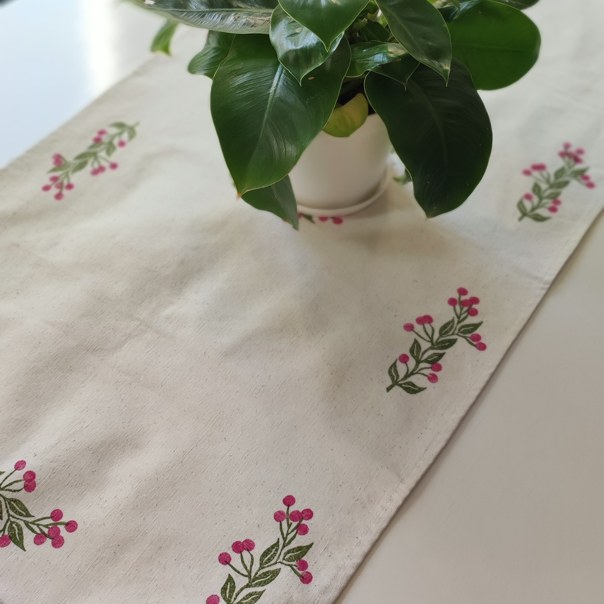 رانر  طرح آرامش، چاپ شده با مهر دستساز و پارچه الیاف طبیعی، سایز 46در 100