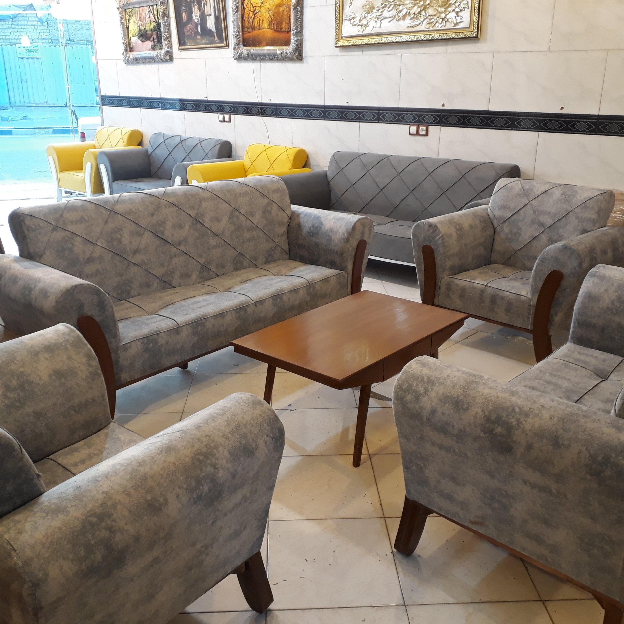 مبل اسکارلت راحتی کلاسیک