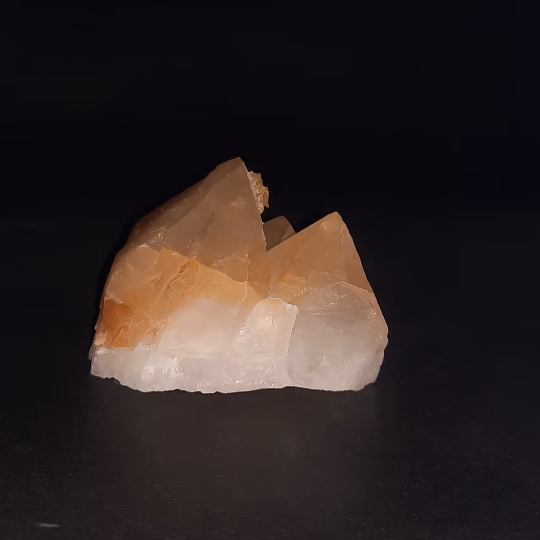 کریستال های به هم چسبیده کوارتز هماتوئیدی معدنی کد بلور 803 بدون هیچگونه دستکاری و برش و تراش و هرگونه مصنوعات