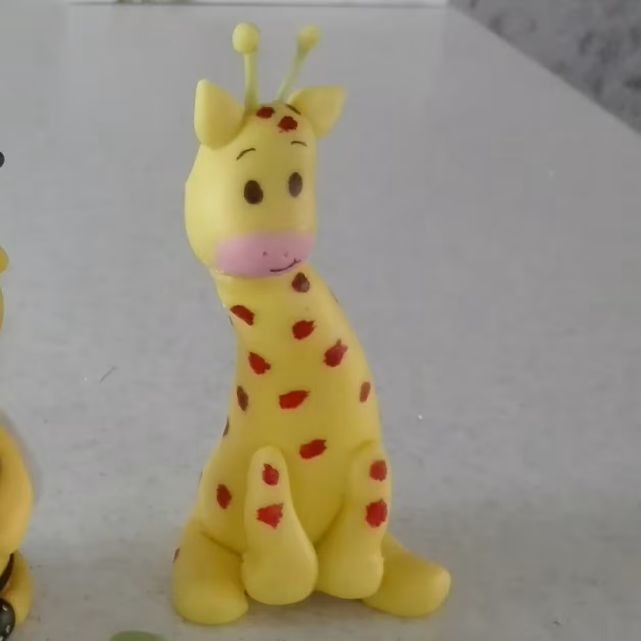 تاپر زرافه خمیری (فانتزی و خوشگل ) ارتفاع بین 10تا 12س