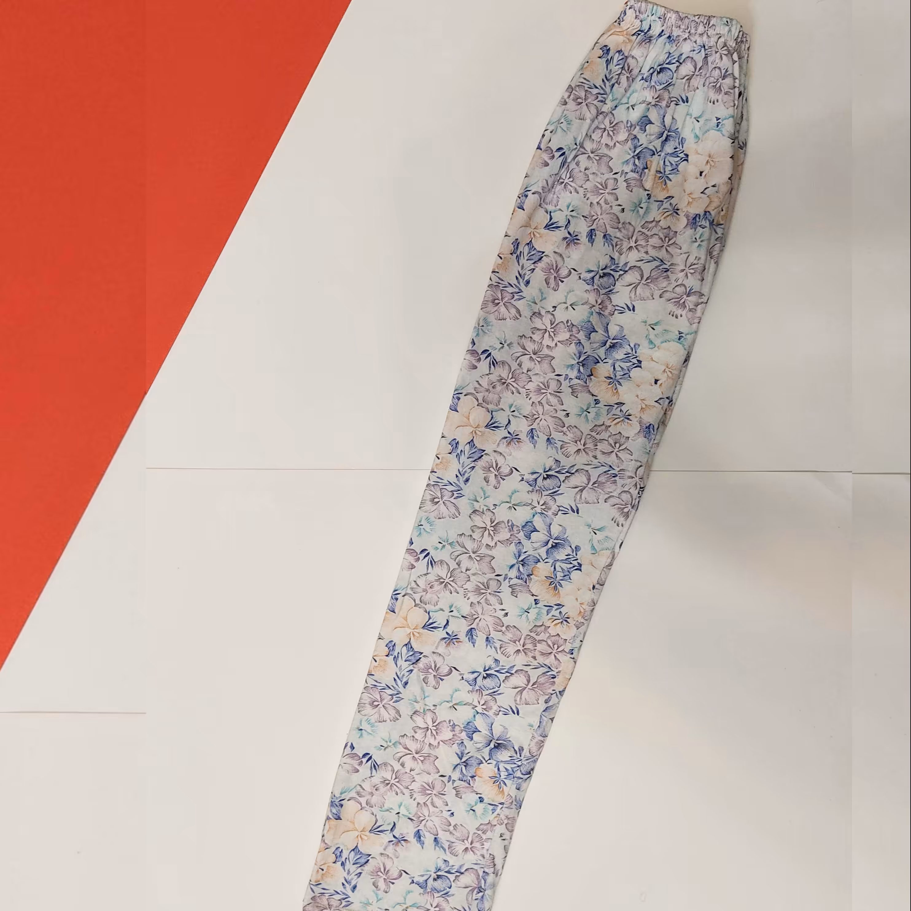 شلوار راحتی نخی دخترانه لطیف 10 تا 12 سال قد 88 گلگلی کیفیت عالی به دلیل ایراد جزیی نصف قیمت تصویر ایراد در اسلاید آخر 