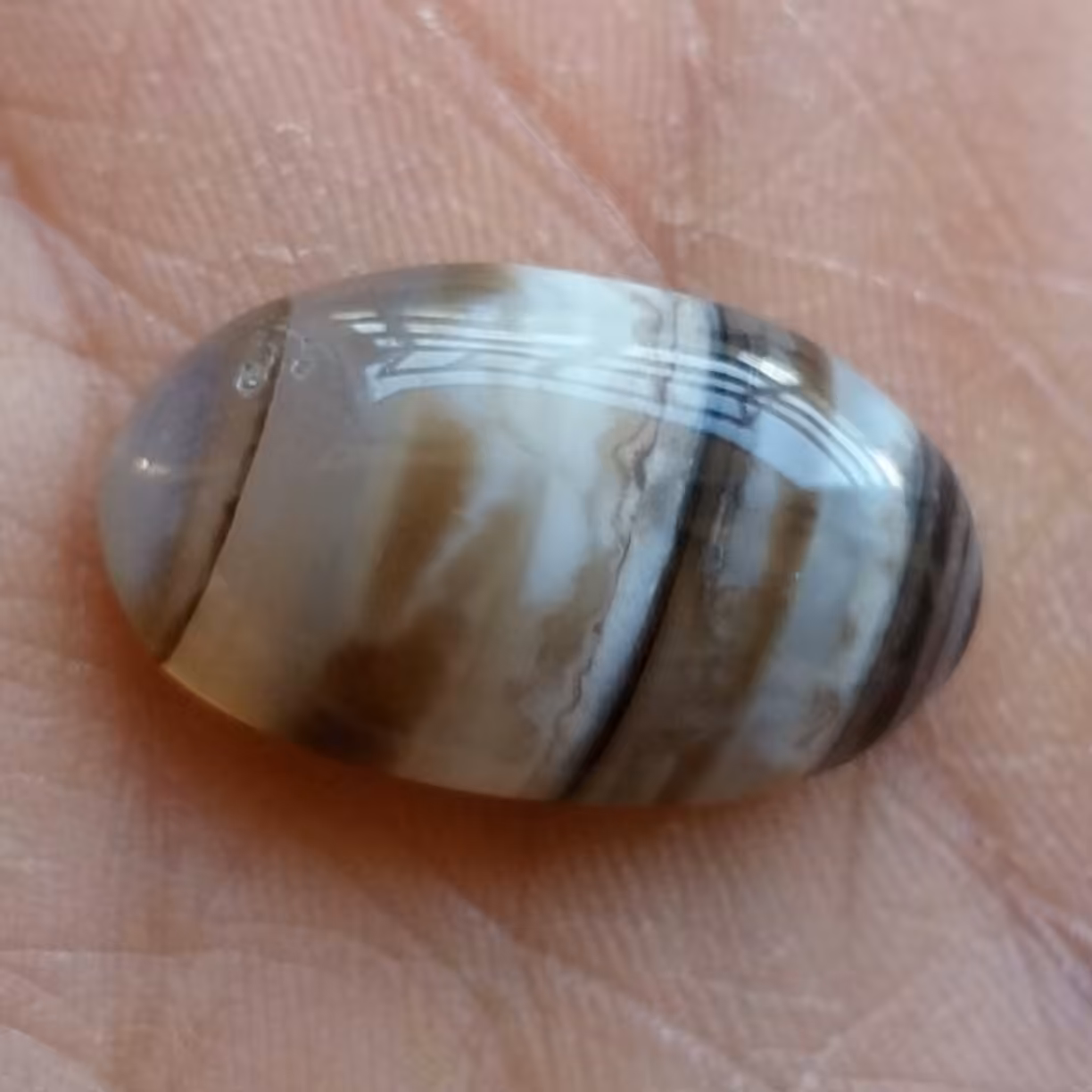 نگین عقیق بوتسوانا ااصل طبیعی بسیار زیبا و خوش رنگ و خاص و دیدنی شا اهکار خلقت