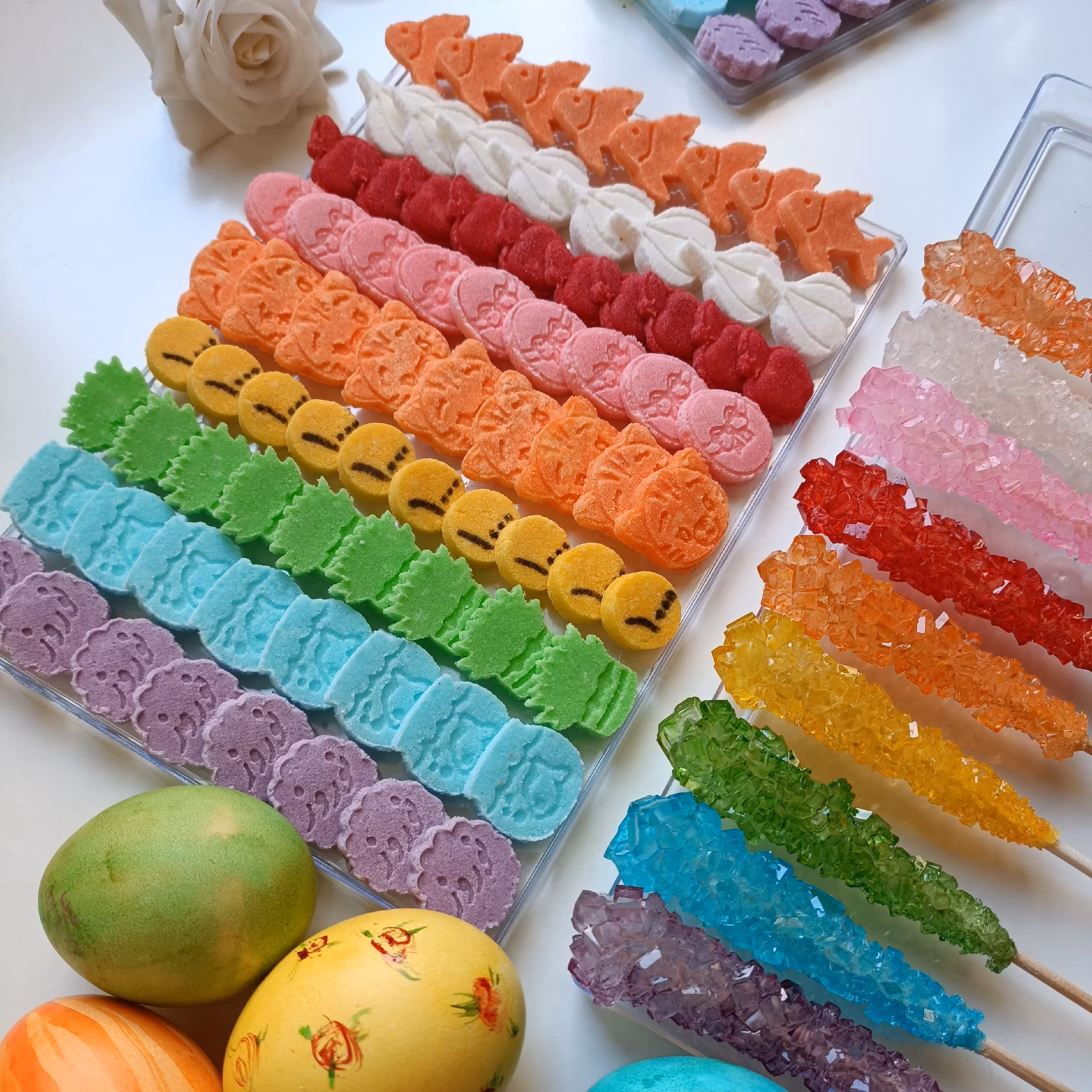 ست قند و نبات نوروزی 200گرم قند بهمراه 10 نبات رنگی