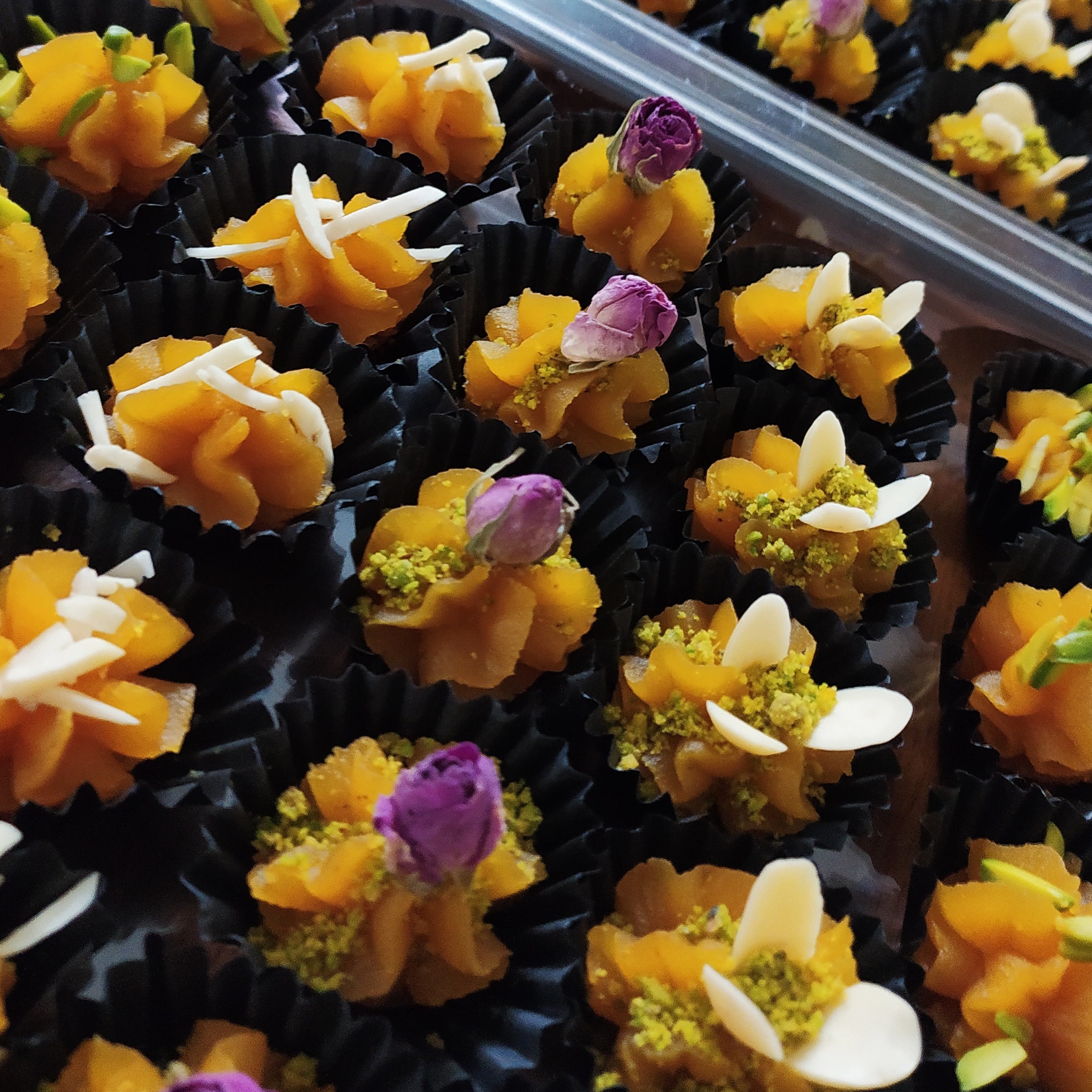 حلوا مجلسی کپسولی پخت روز سینی 40عددی مناسب پذیرایی مراسمات شما