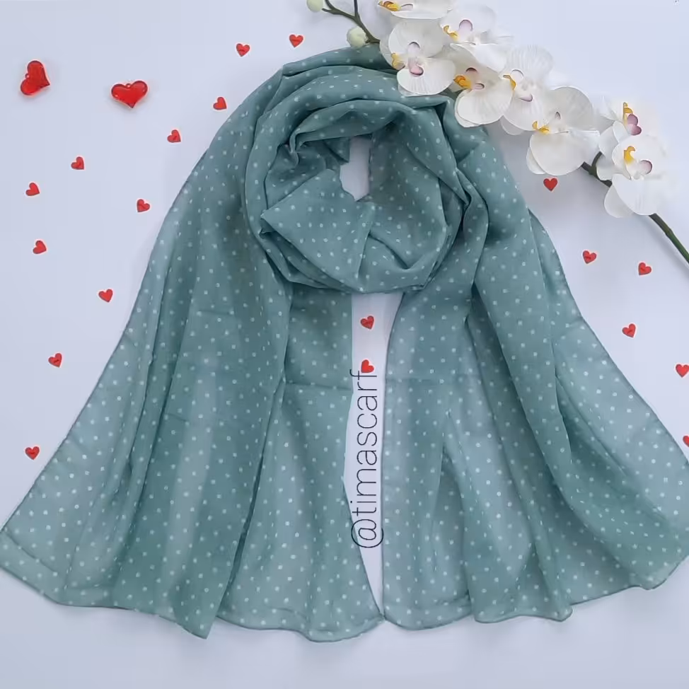 شال سبز کمرنگ نخی خالخالی  برند جی ان تی.سُر نیست