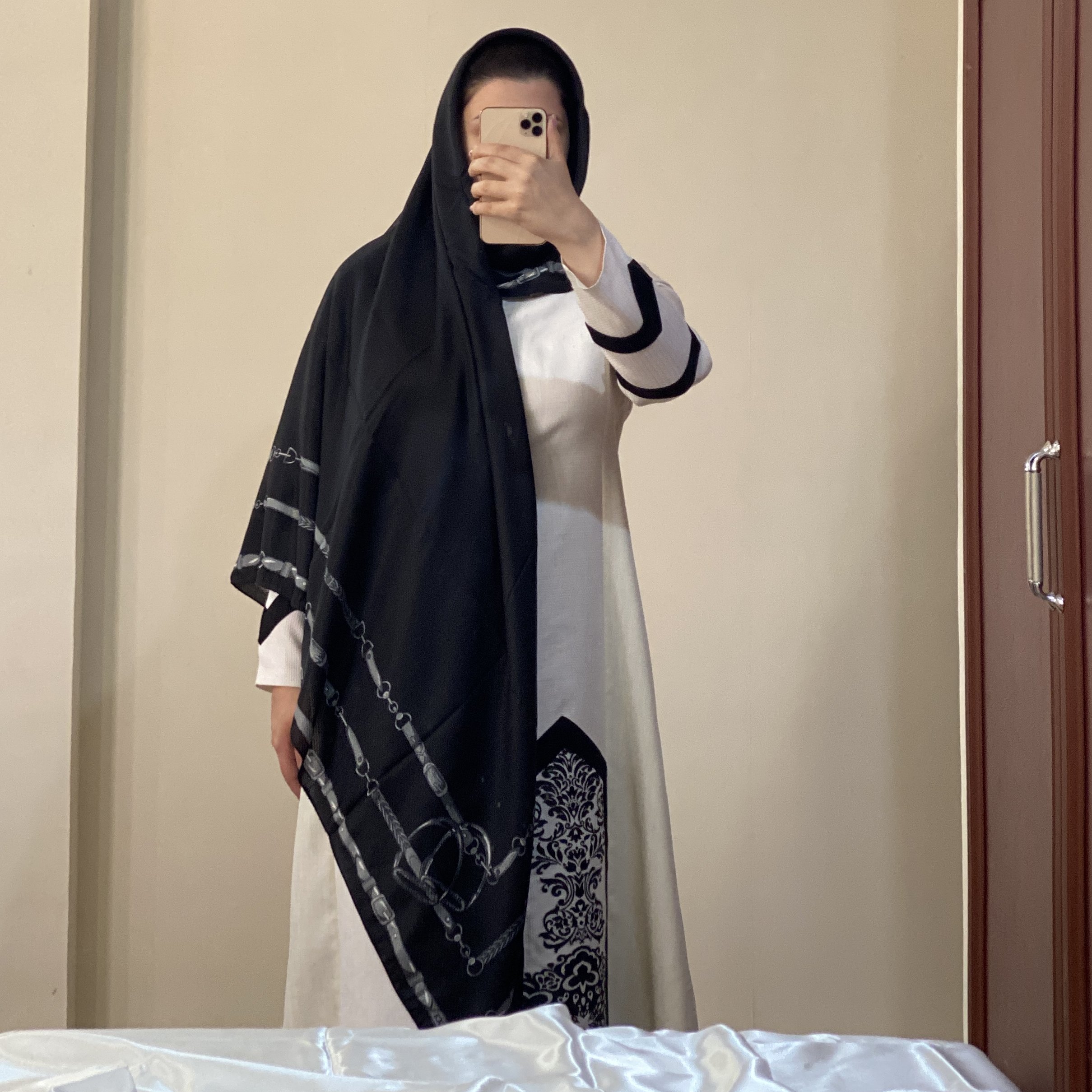 روسری نخی منگوله دار دور دوخت