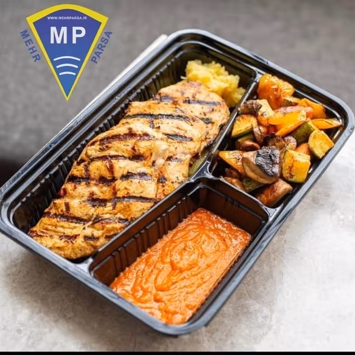 ظرف دربدار سه خانه مشکی رنگ کترینگ و بسته بندی پک های پذیرایی