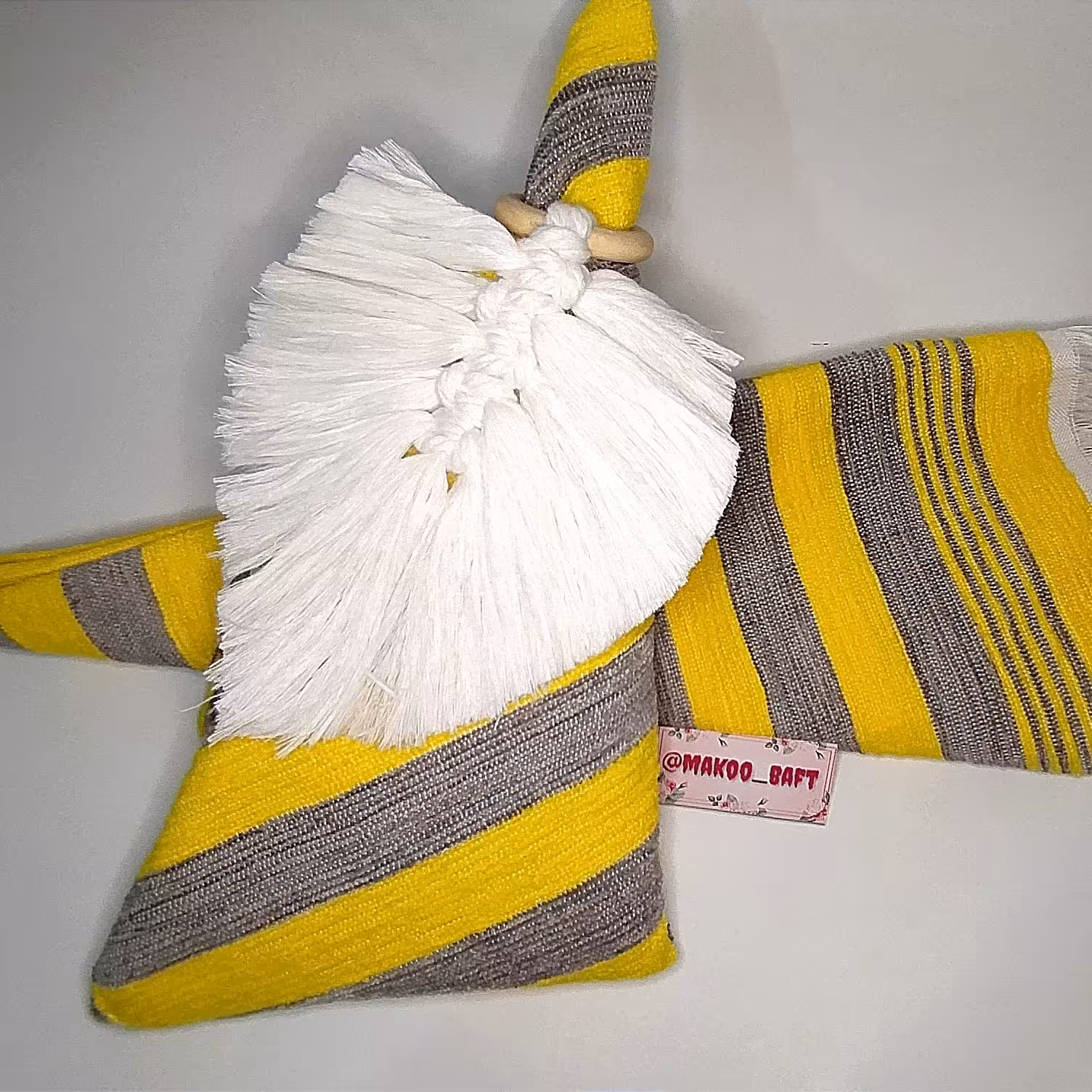 حوله دست و صورت و آشپزخانه  