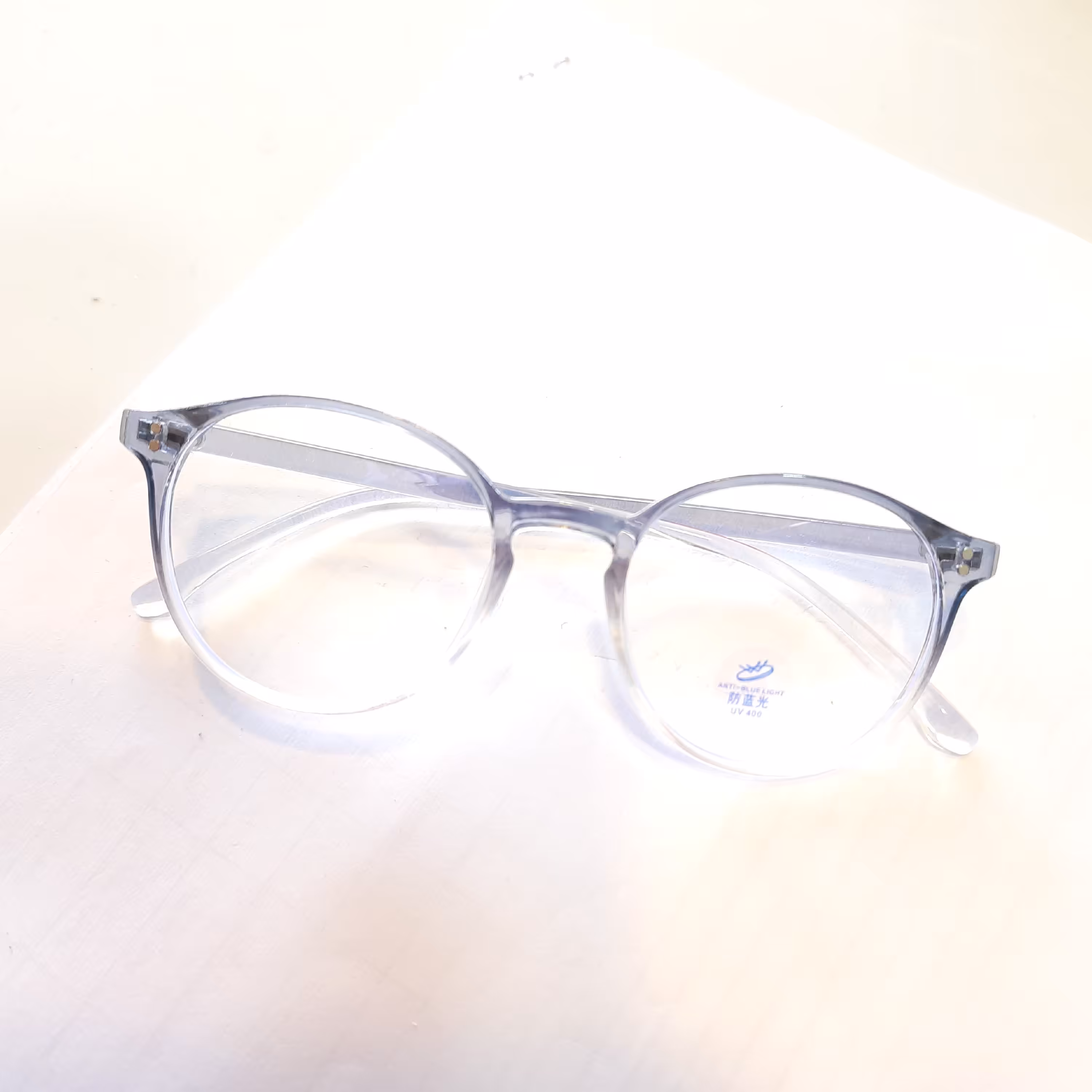 عینک بلوکات  بدون نمره  رنگ آبی یخی مخصوص کار با کامپیوتر و گوشی موبایل
