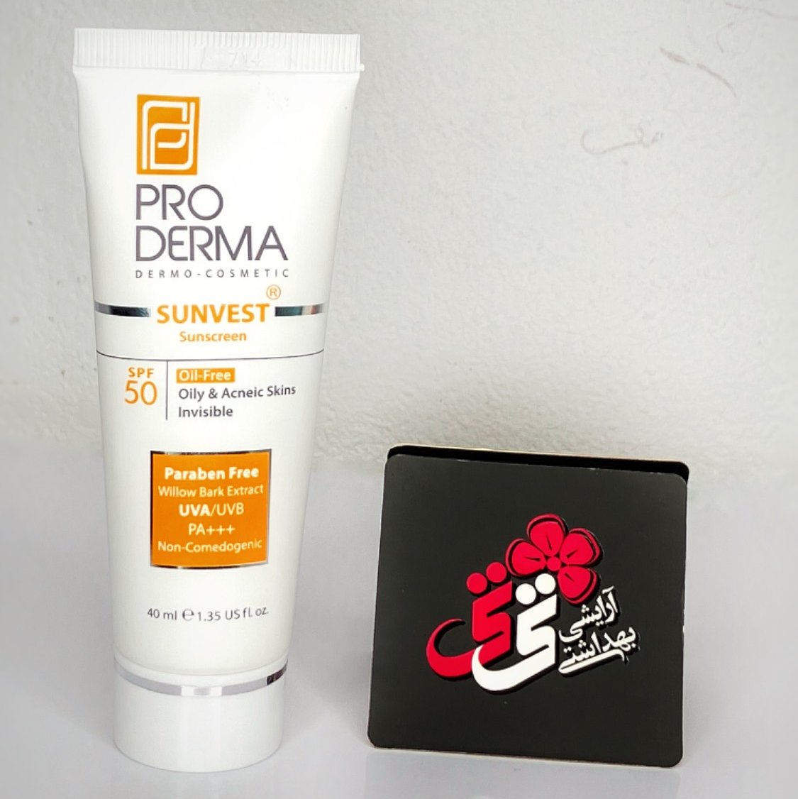کرم ضد آفتاب فاقد چربی با SPF50 فاقد رنگ proderma