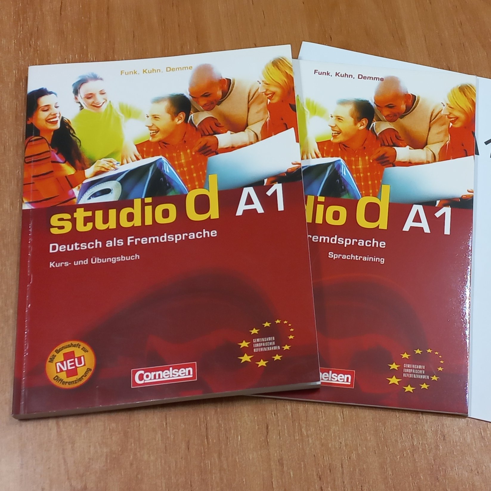 کتاب زبان آلمانی اشتودیو Studio d A1 همراه با کتاب کار
