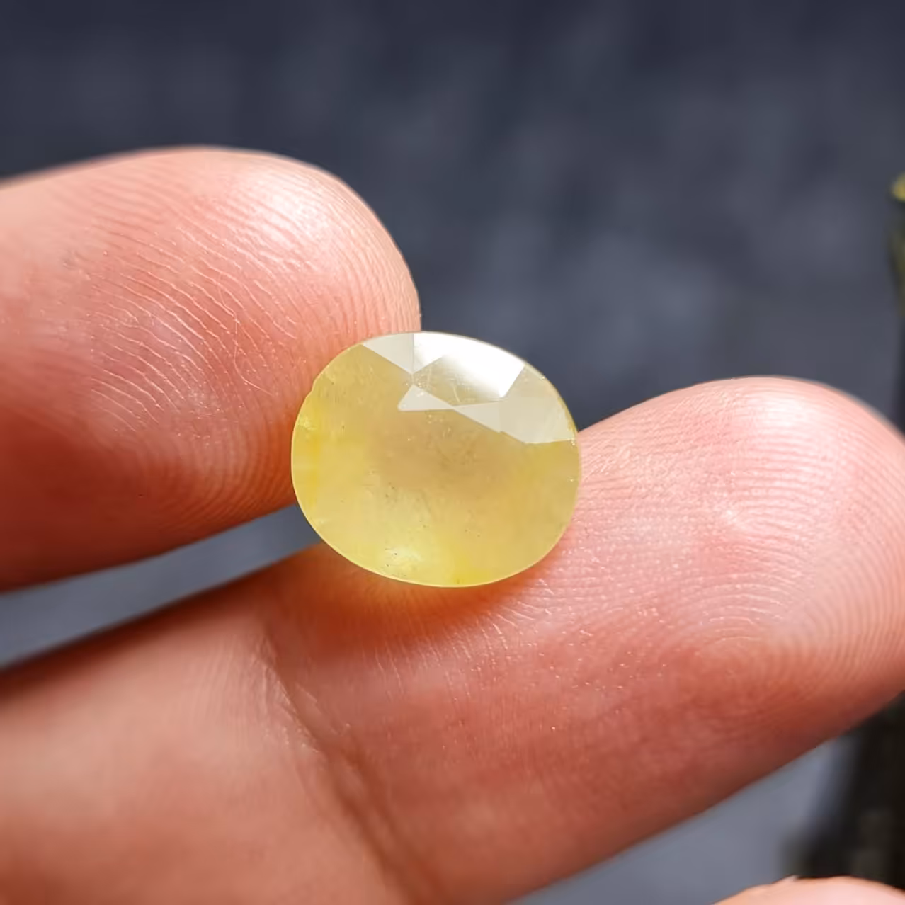  نگین فوق العاده زیبای سنگ یاقوت زرد خوش رنگ اصل آفریقایی با وزن 6قیراط 
کد 27591