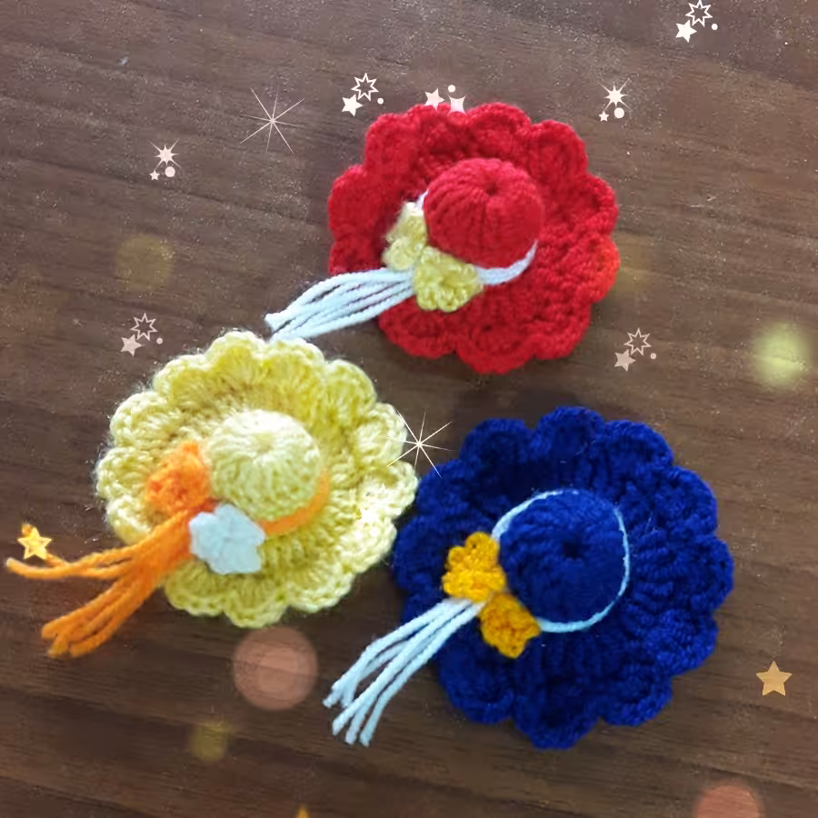 جا کلیدی و آویز کیف بافتنی مدل کلاه .بافته شده با نخ کاموا. قابل سفارش در رنگ های مختلف