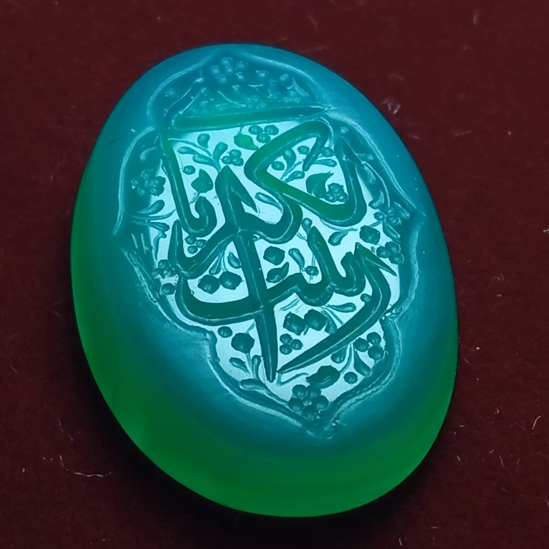 نگین سنگ عقیق با حکاکی نام مبارک حضرت زینب سلام الله علیها 