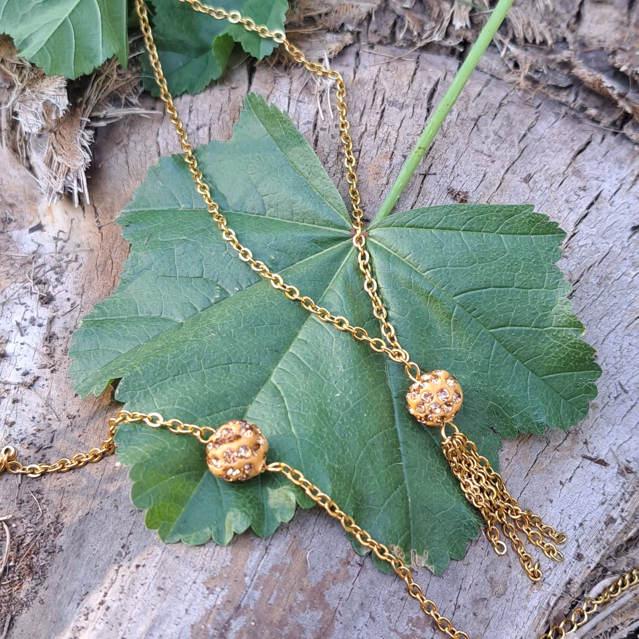 نیم ست دستبند و گردنبند گوی پر نگین طلایی