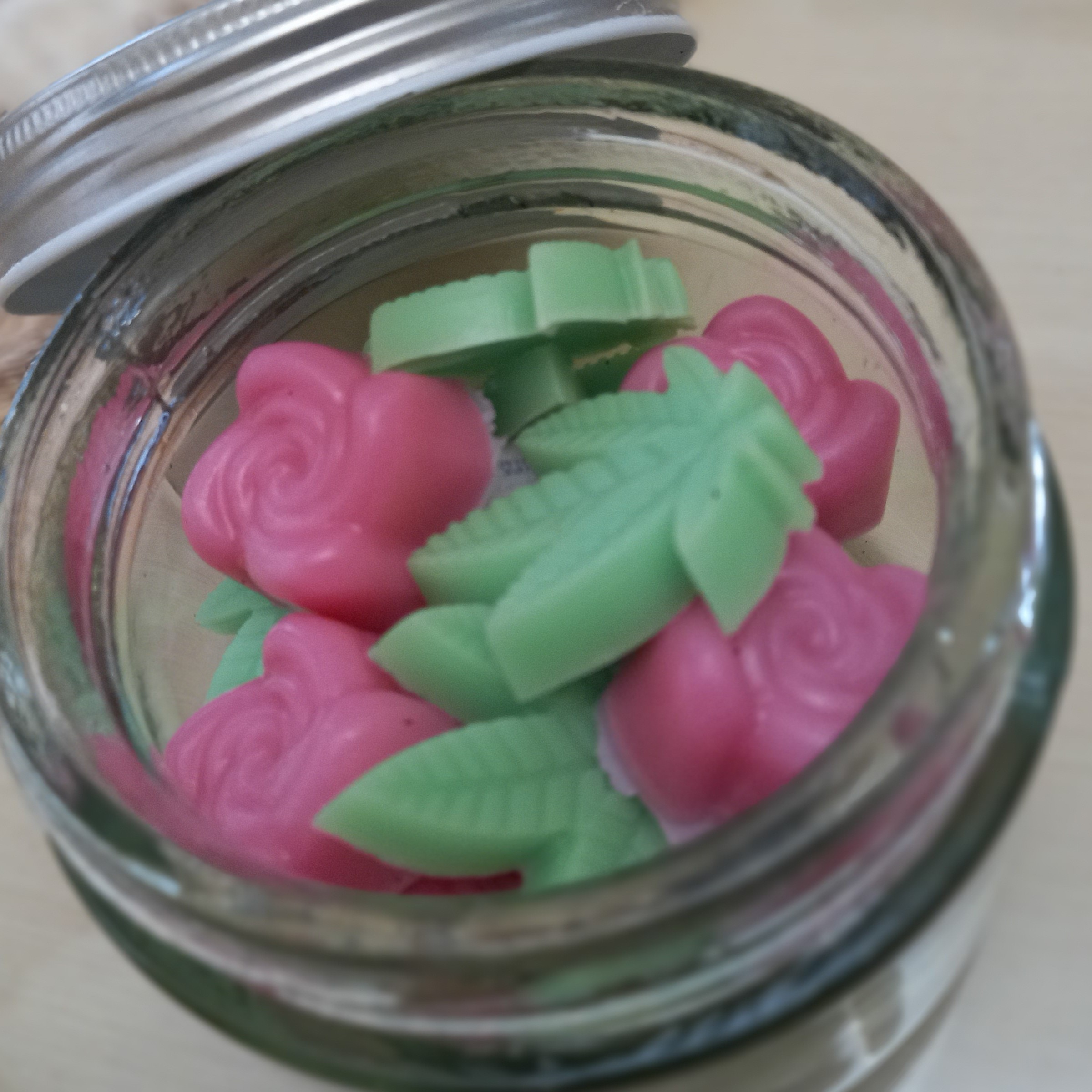 صابون دست ساز مسافرتی شامل 12عدد صابون معطر حاوی روغن اسطوخودوس(لاوندر)