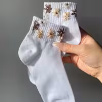 جوراب گلدوزی شده