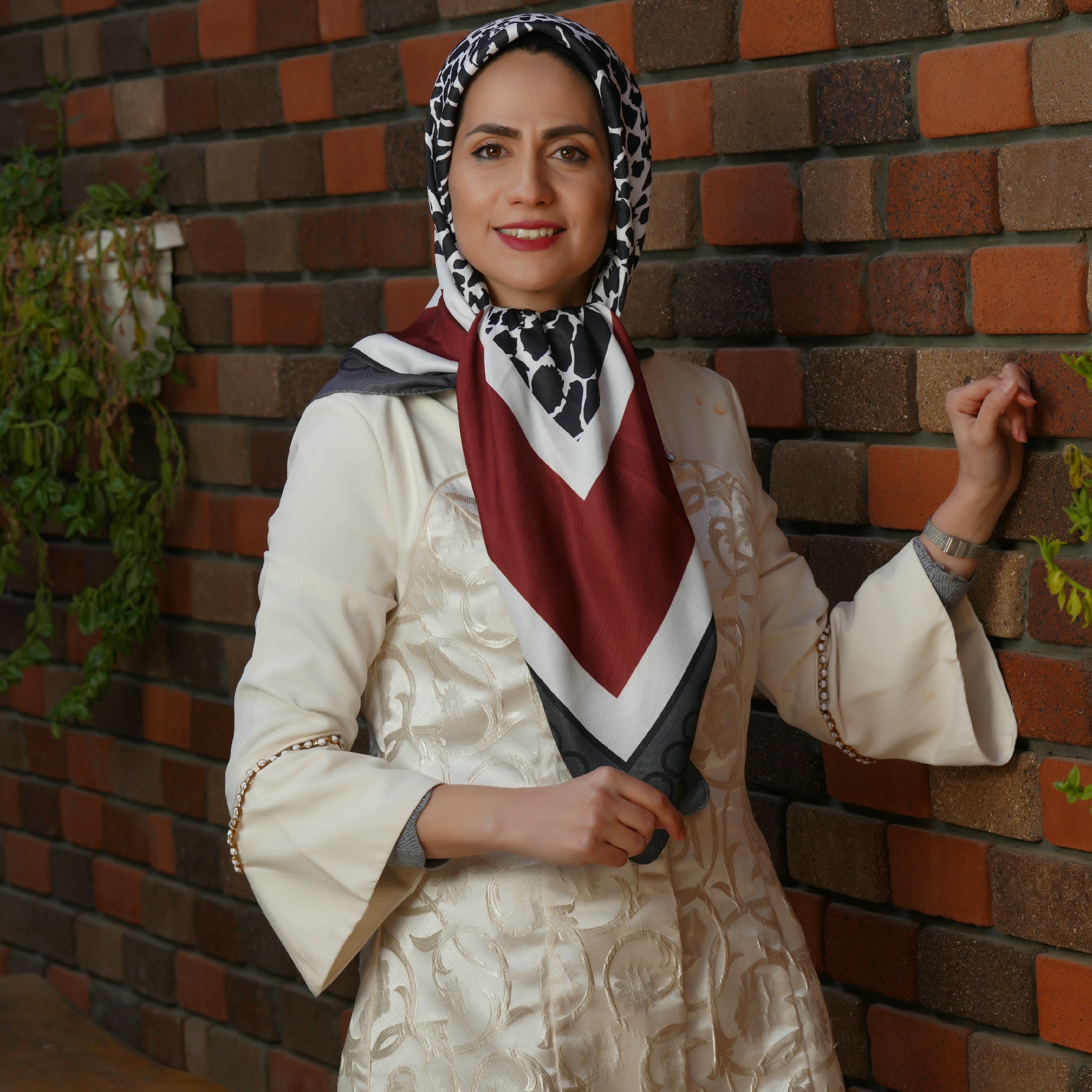 روسری زرشکی پلنگی قواره کوچک