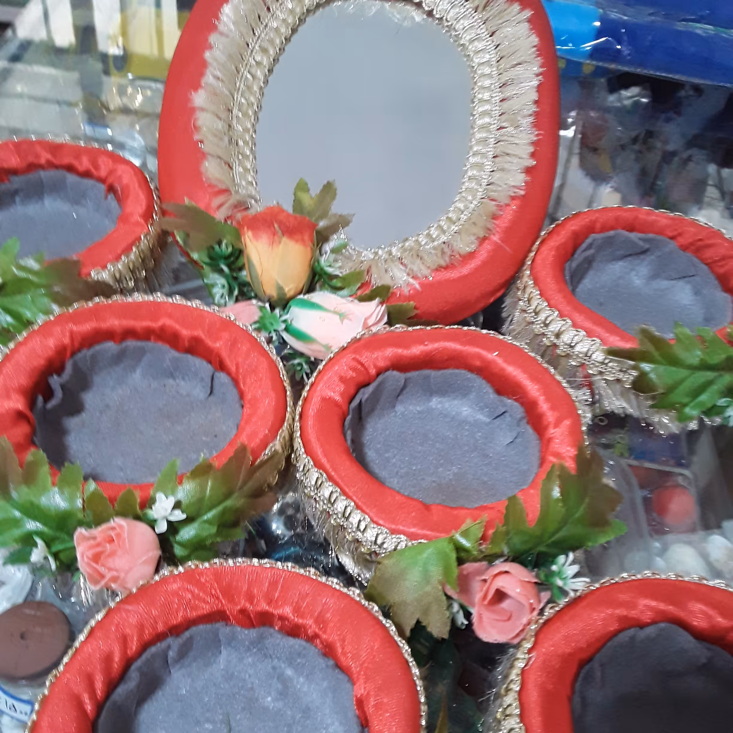 ظروف هفت سین پارچه ای 6 تکه به همراه آینه ( دست ساز  ) با تزئین تور و گل 